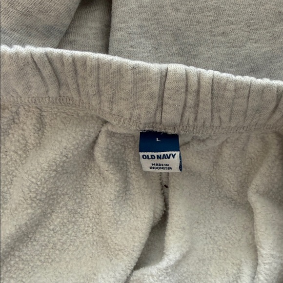 Old navy sweatpants - Picture 3 of 4